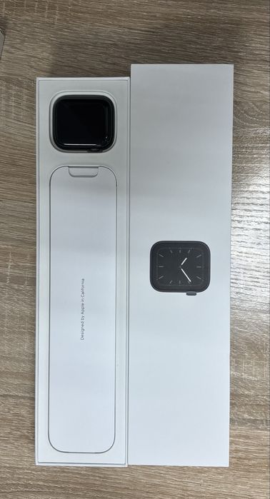 Apple Watch Series 5 44 мм GPS +