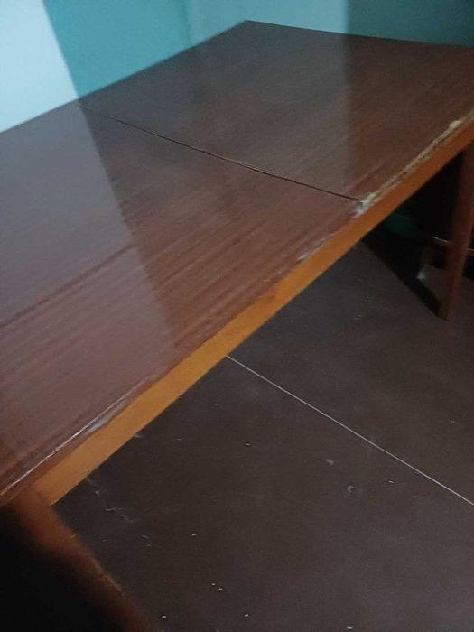 Продается лакированный большой стол