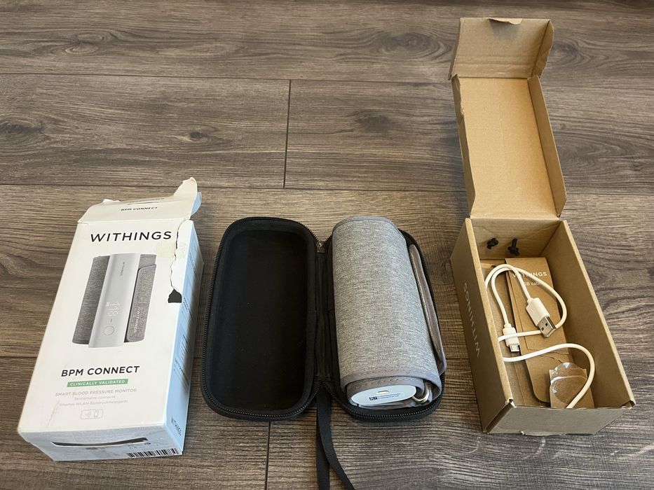 Aparat de masurat tensiunea Tensiometru Smart Withings BPM Connnect si husa