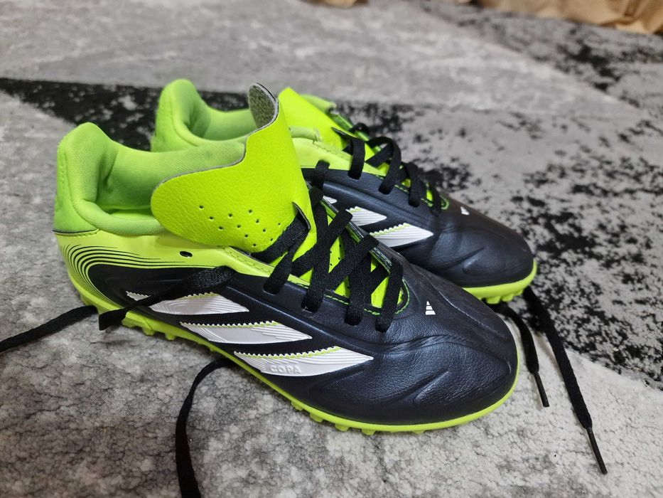 Vand adidasi fotbal