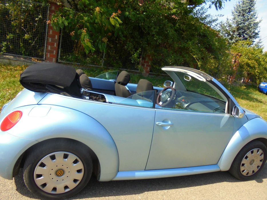 Volkswagen New Beetle Cabrio albastru