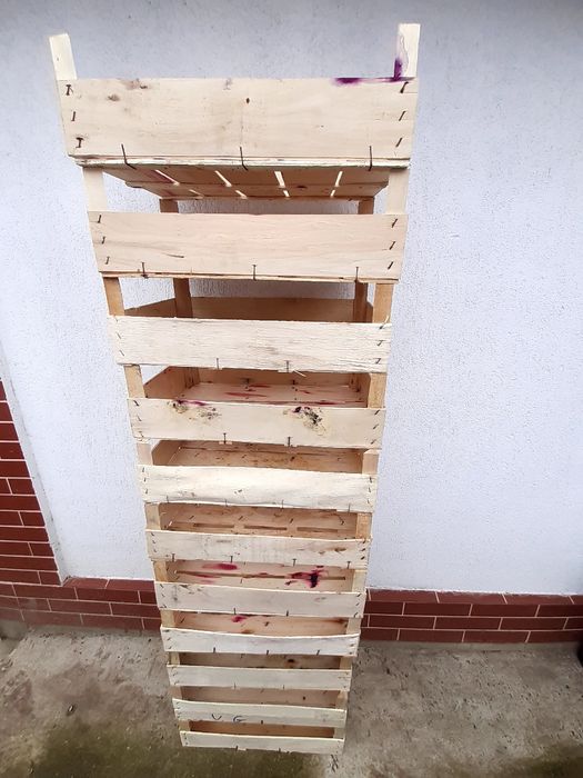 Ladite de lemne pentru depozitare legumelor