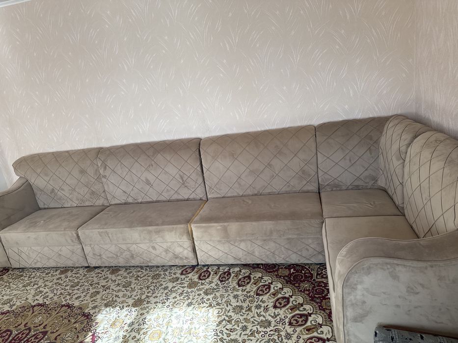 Продается диван гостинный !