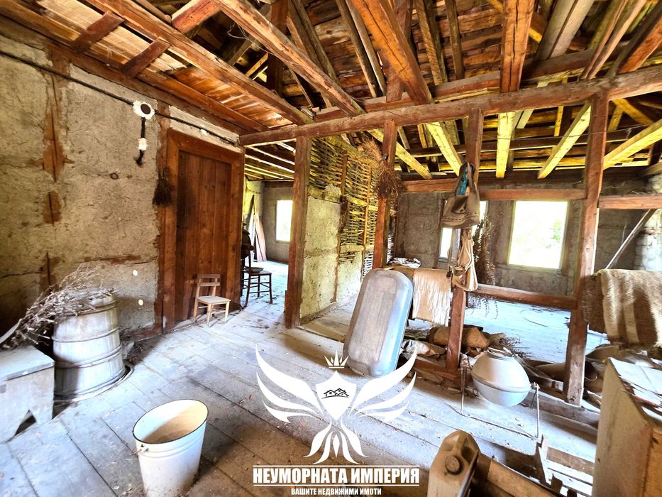 Продавам триетажна къща 150РЗП с 155кв. двор в село Малево