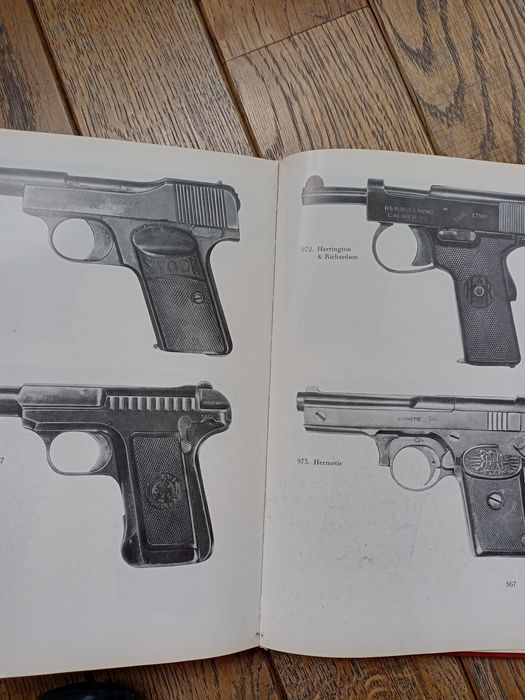 Каталог за оръжия - минало и настояще , Ярослав Лугс