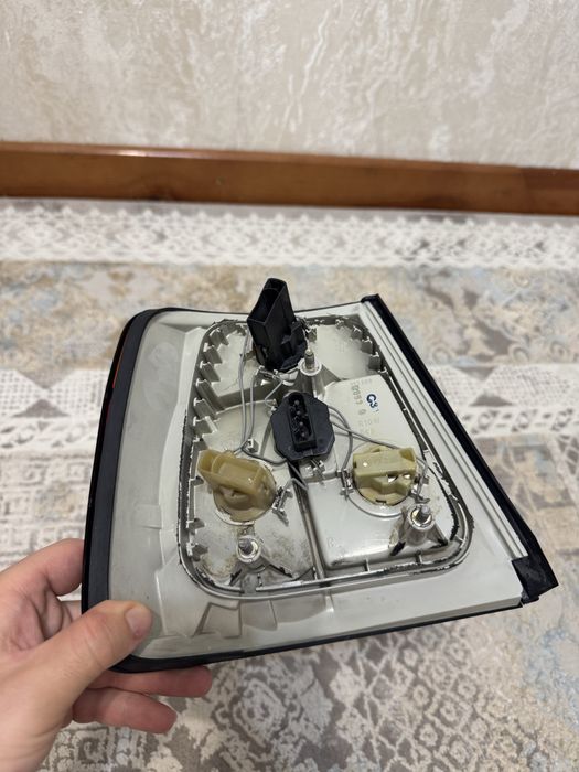 Задний стоп правый Е34