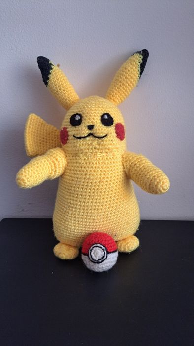 Pikachu croșetat manual
