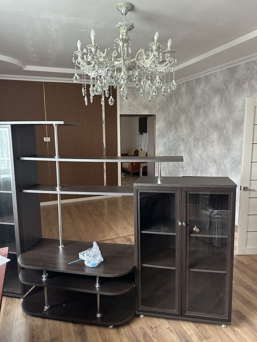 Продам шкаф для посуды и картин