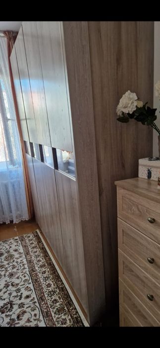 Продам 4 комнатную квартиру