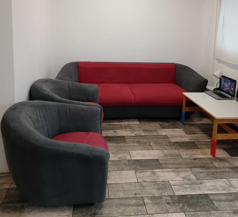 Vand Canapea extensibila + 2 fotolii + 4 perne, totul stare impecabila