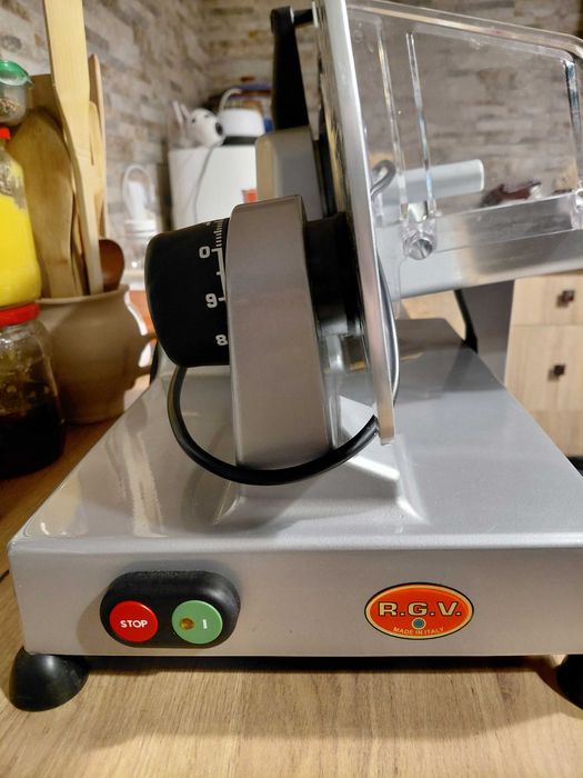 Feliator profesional R.G.V