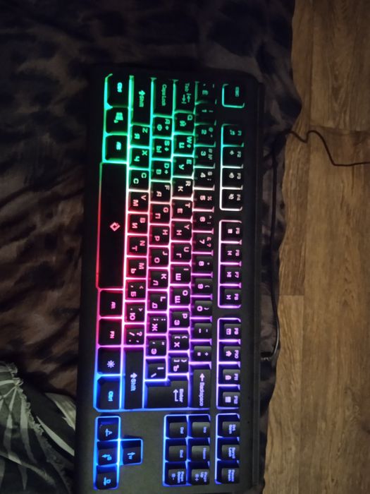 Продам клавиатуру