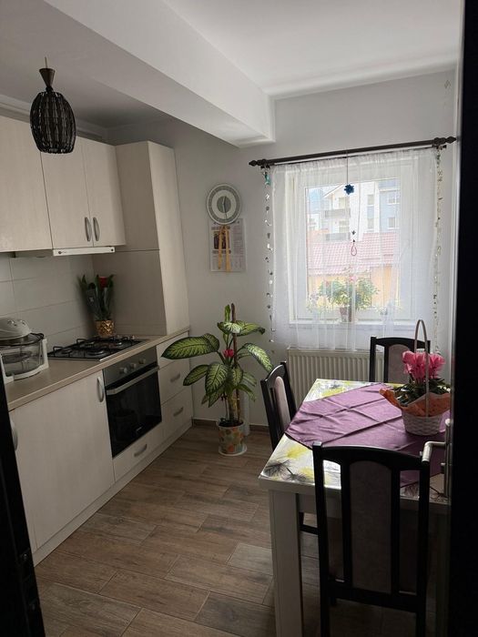 De vânzare: Apartament 2 camere, MOBILAT, cu parcare și centrală proprie – Râșnov, Cartierul Toamnei