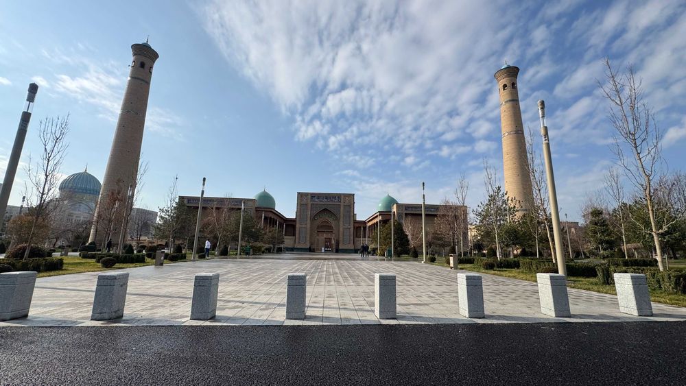 Сдаётся новая 1-комнатная квартира-студия (ориентир — Хаст-Имам).