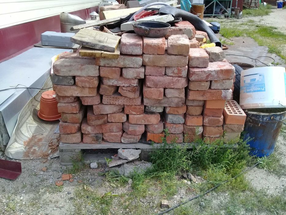Продам остатки линолеума, Кирпич красный, силикатный, профлисты,уголки