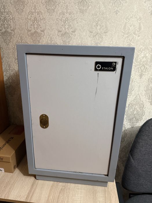 Сейф офисный б/у