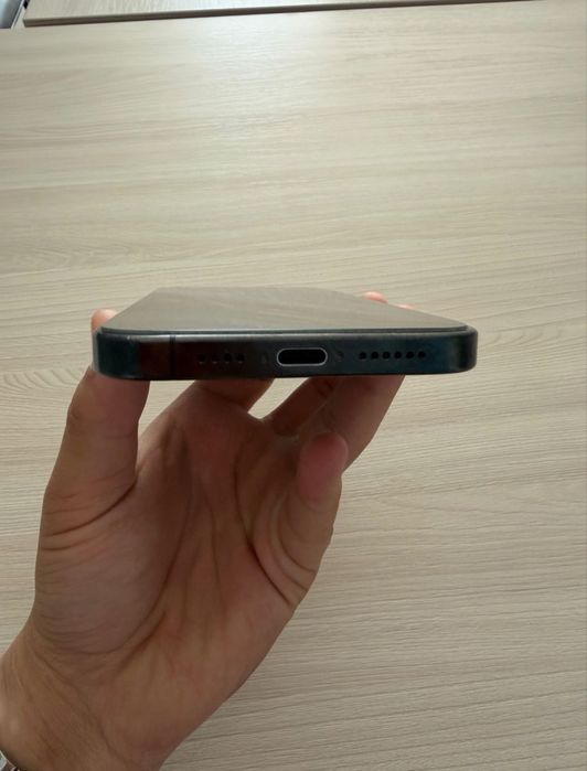 Продам iPhone 15 Pro Max 256 ГБ.