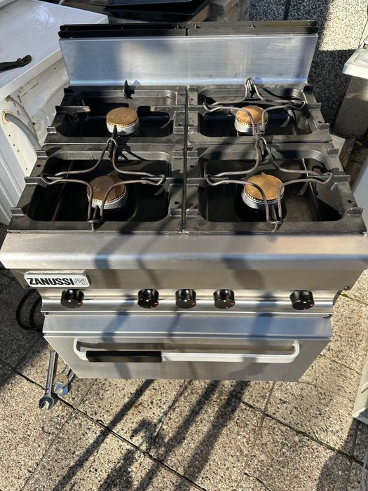 Професионална газова готварска печка Зануси/Zanussi
