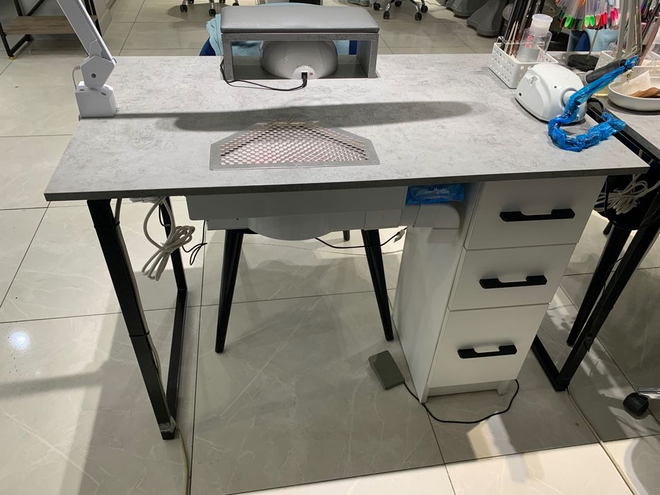 Столы для салона красоты и офиса