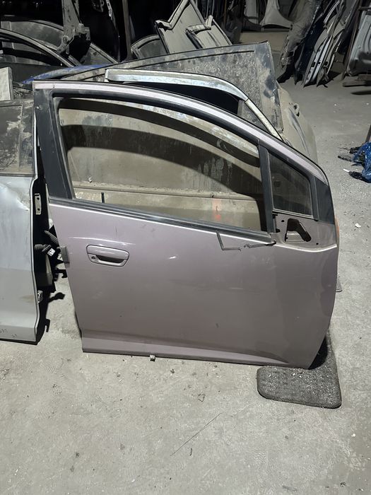 Спарк R2 двери передний и задний от 2009 до 2015 года бу оригинал