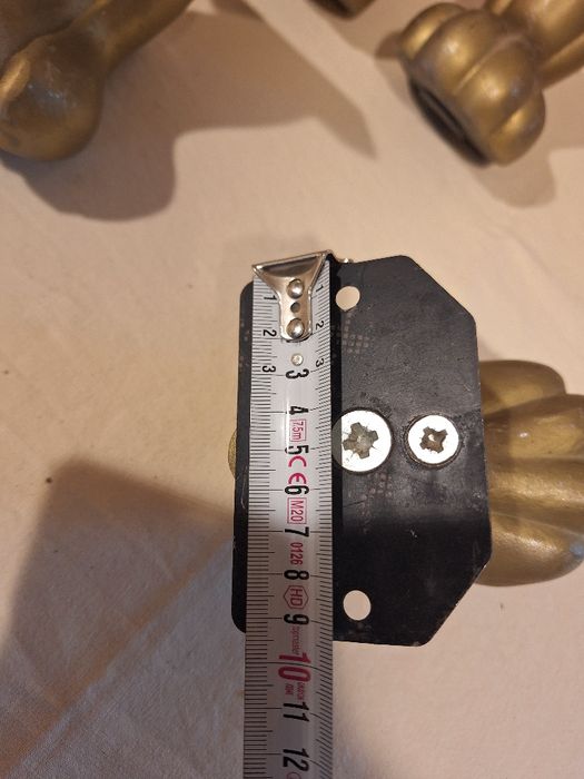 Метални лъвски лапи