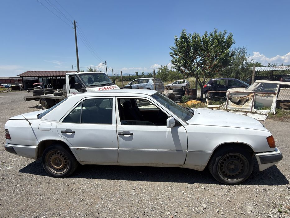 Mercedes Benz 124-ка (2.5d) на части