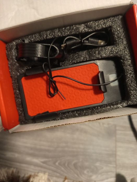 Lampă multifuncțională pentru bicicletă cu claxon și suport de telefon