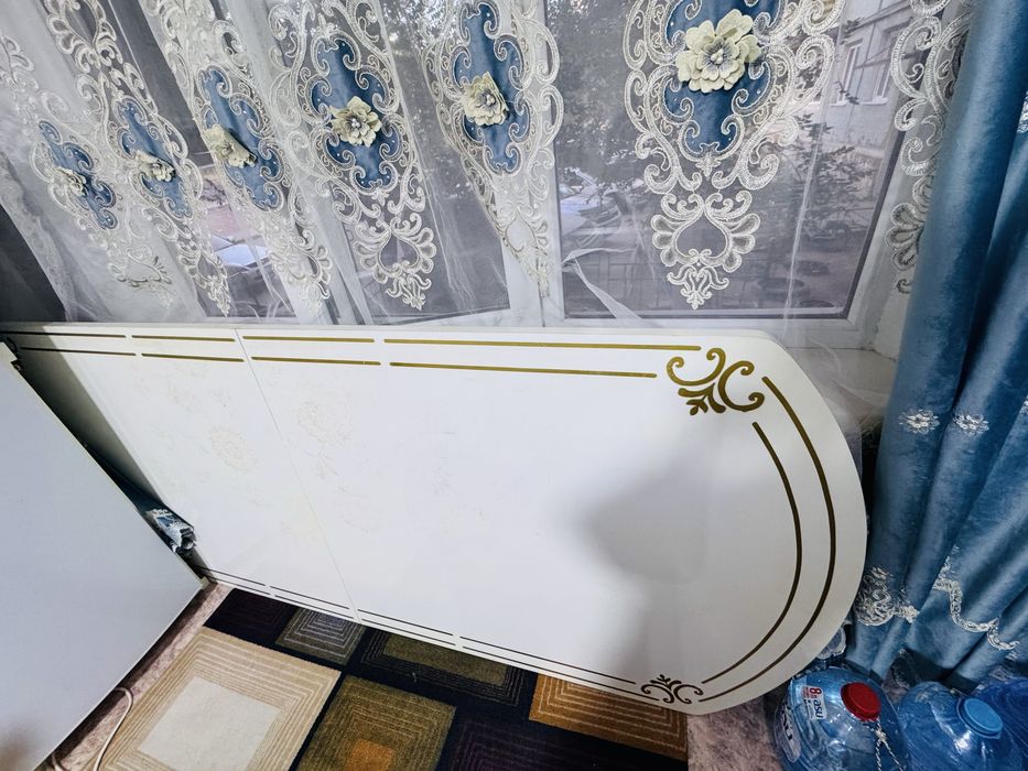 Стол для гостиной