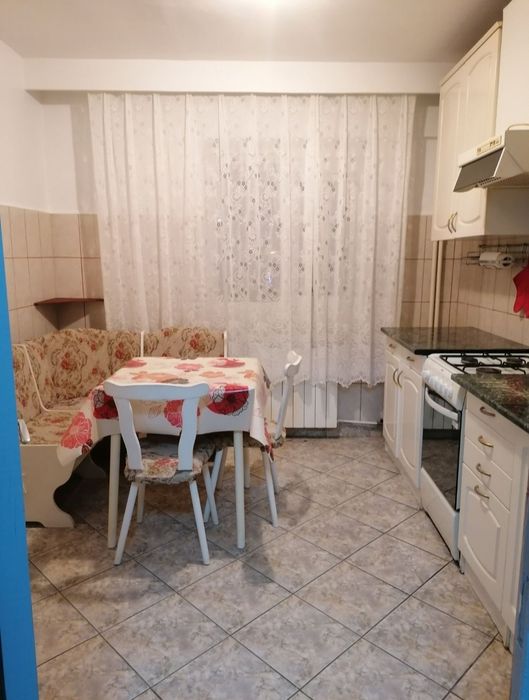 Inchiriez apartament