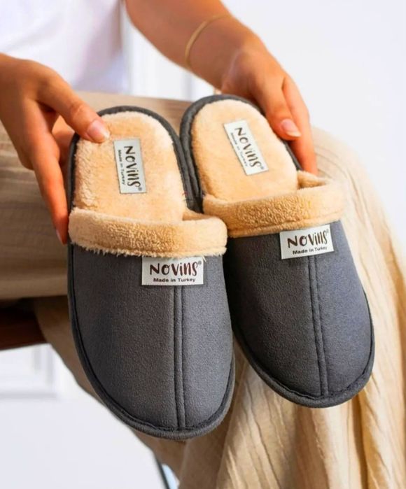 Set 3 articole ideale CADOU Papuci,ciorapi,căciula NOI cu eticheta