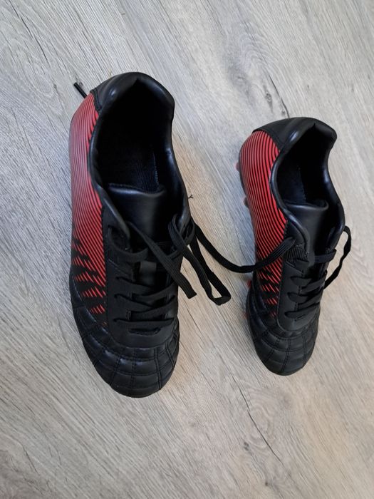 Vând papuci marimea 35