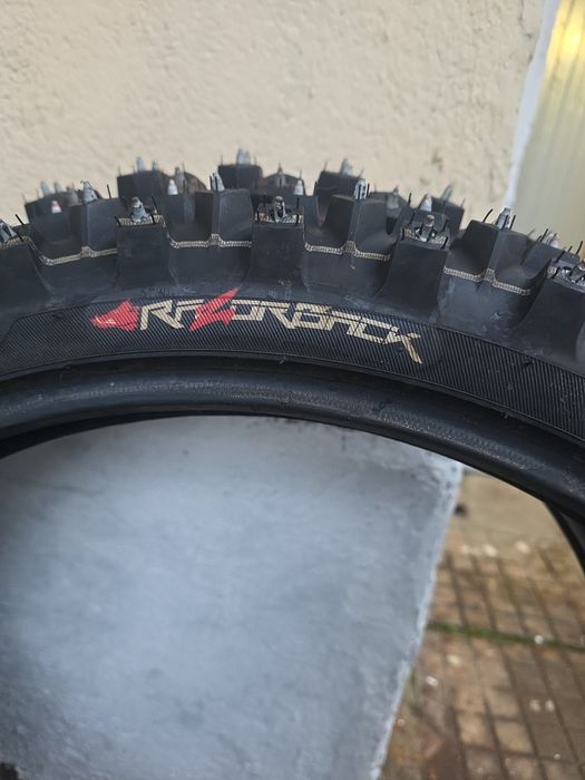 Кросови гуми Razorback