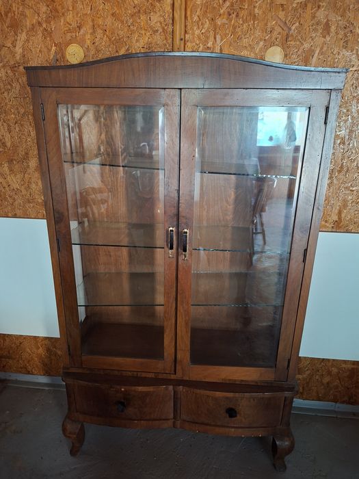 Vitrină furnir de nuc