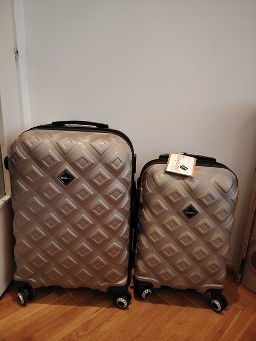 Нови куфари Reymond