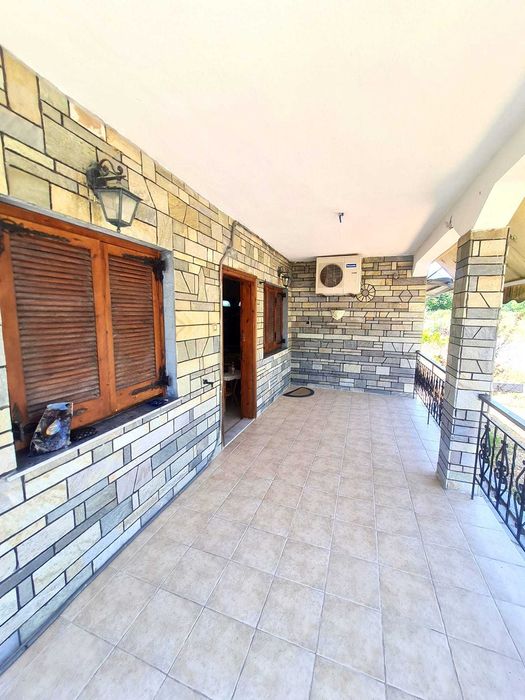 Продава с площ 85 м2 и двор 508 м2 в Паралия Врасна, Гърция