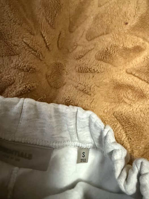 Pantaloni essentials