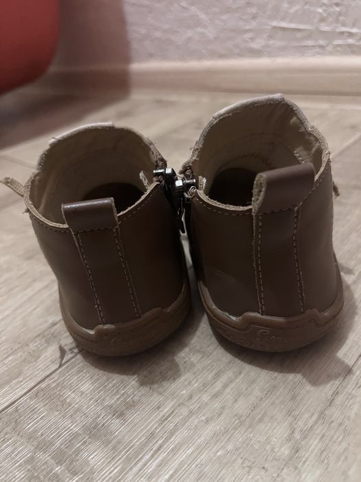 Продам б/у детскую обувь