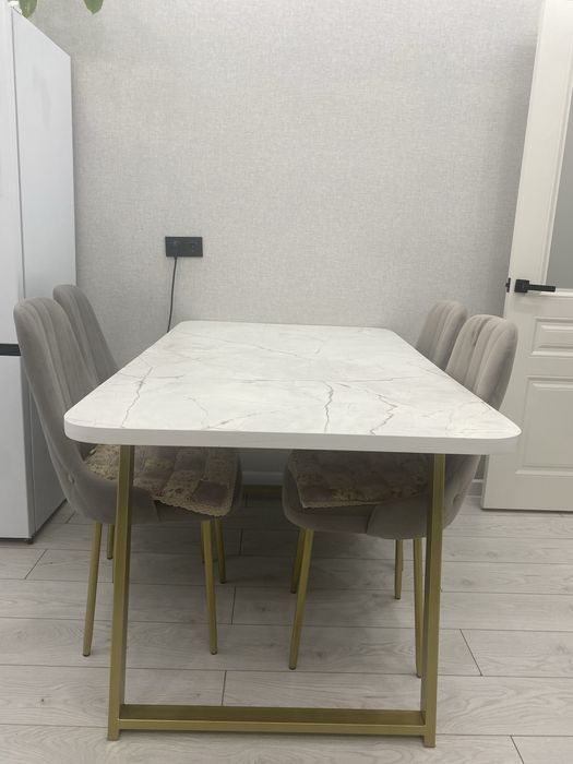 Срочно. Продам кухонный стол.