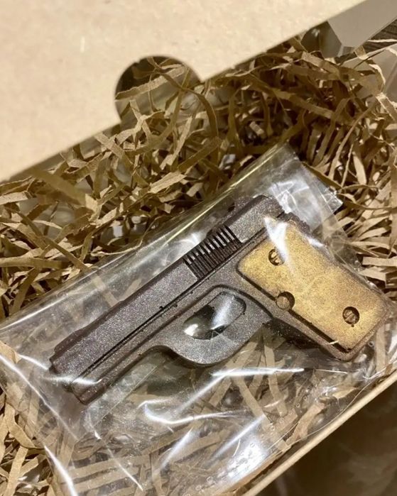 Бельгийский шоколад! Пистолет!