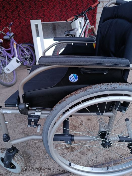 Продам инвалидное кресло-каляска.