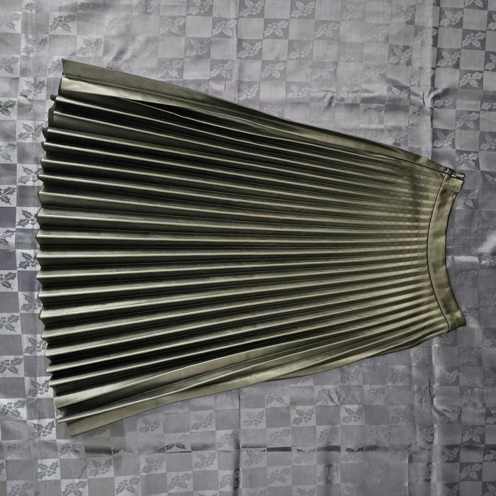 Нова едро плисирана кожена пола "Stradivarius" "Страдивариус" S размер