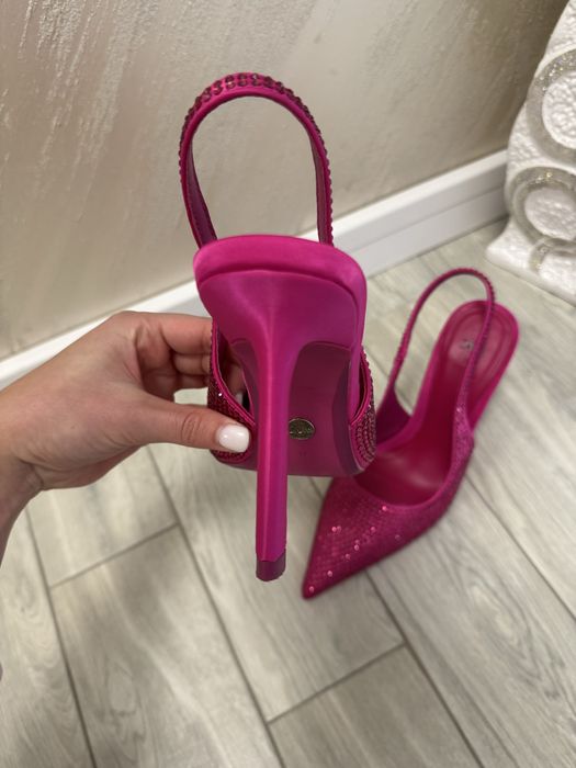 Токчета ZARA с камъчета