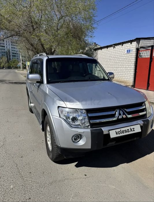 Продам Mitsubishi Pajero IV авто