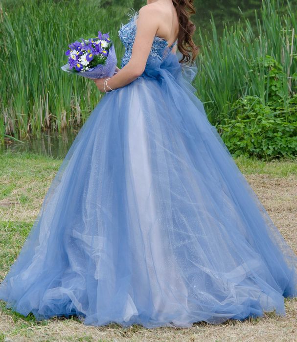 Абитуриентска рокля