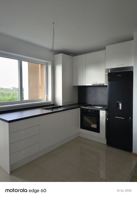Mobilă la comandă pentru Bucătări Dormitoare Living Dressing Băi Holur