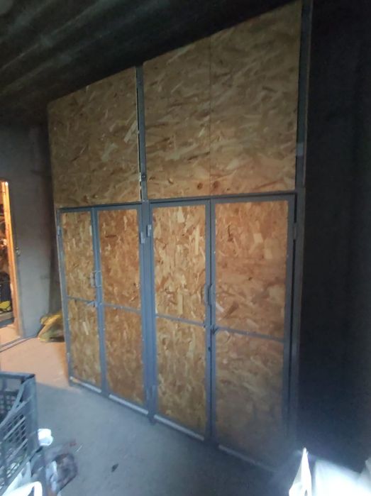 Dulap fier osb și pal  2,60 x 2,00 (nu este tabla) haine sau unelte de lucru