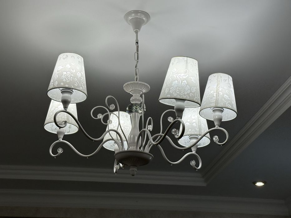 Продается Люстра и 2 бра