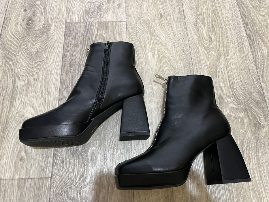 Нови дамски боти с ефектен цип