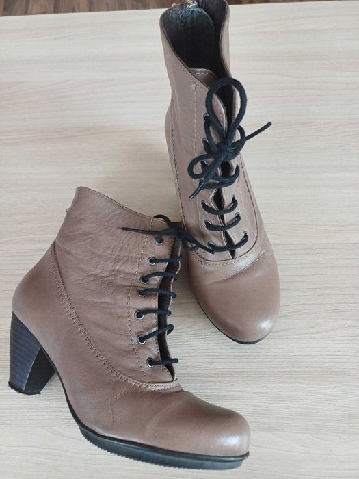 Botine piele , mar 35