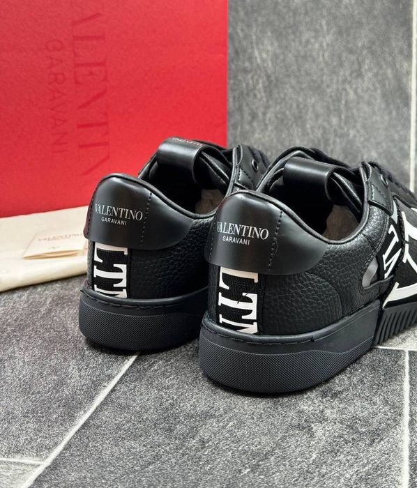 Adidași bărbați Valentinno